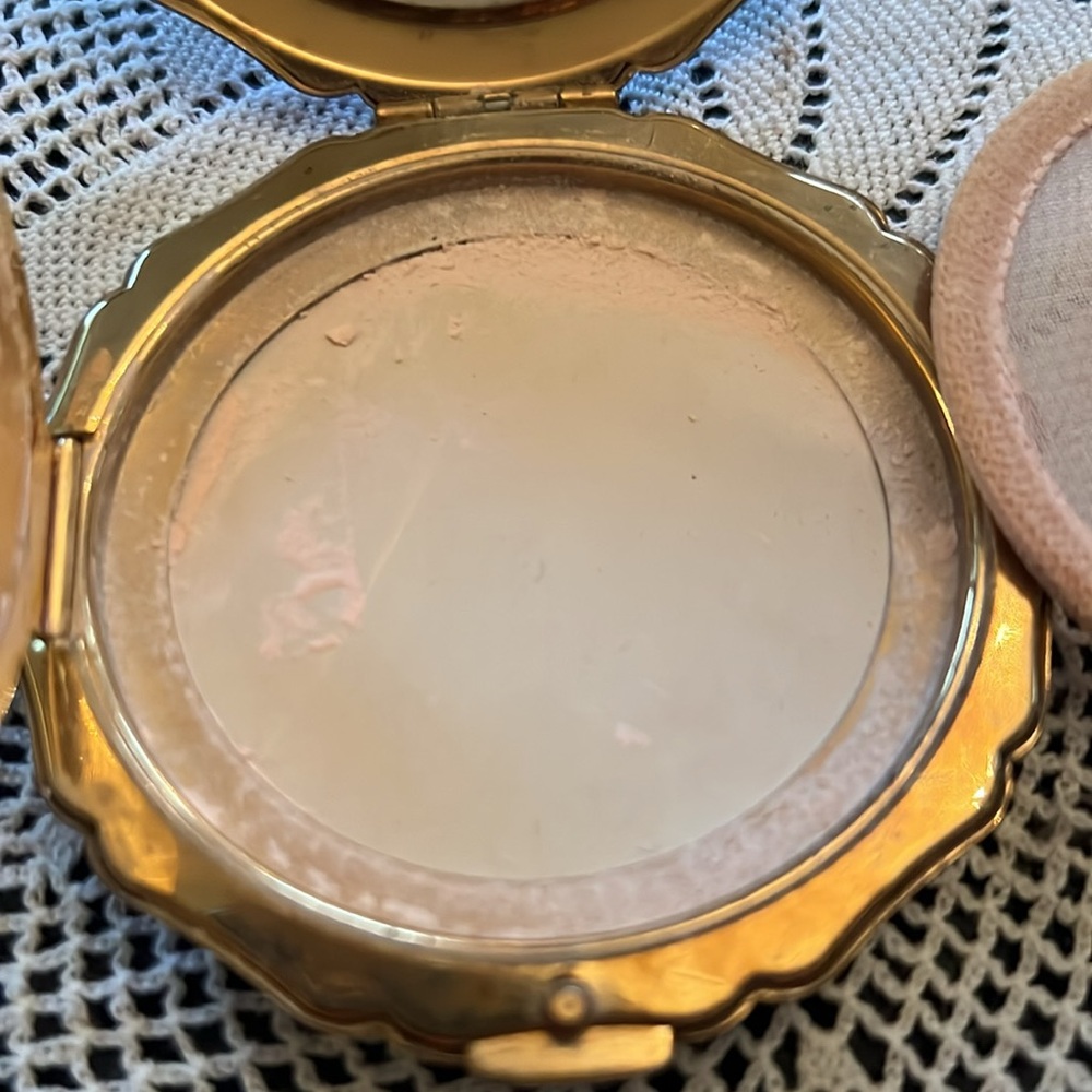 Vintage Stratton Powder Compact - Picture 6 of 9
